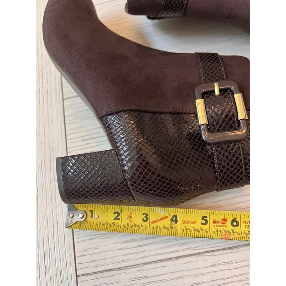 Karen Scott brown fabric suede upper w/ snake print ankle boots w/ gold accent 9 - Picture 7 of 8